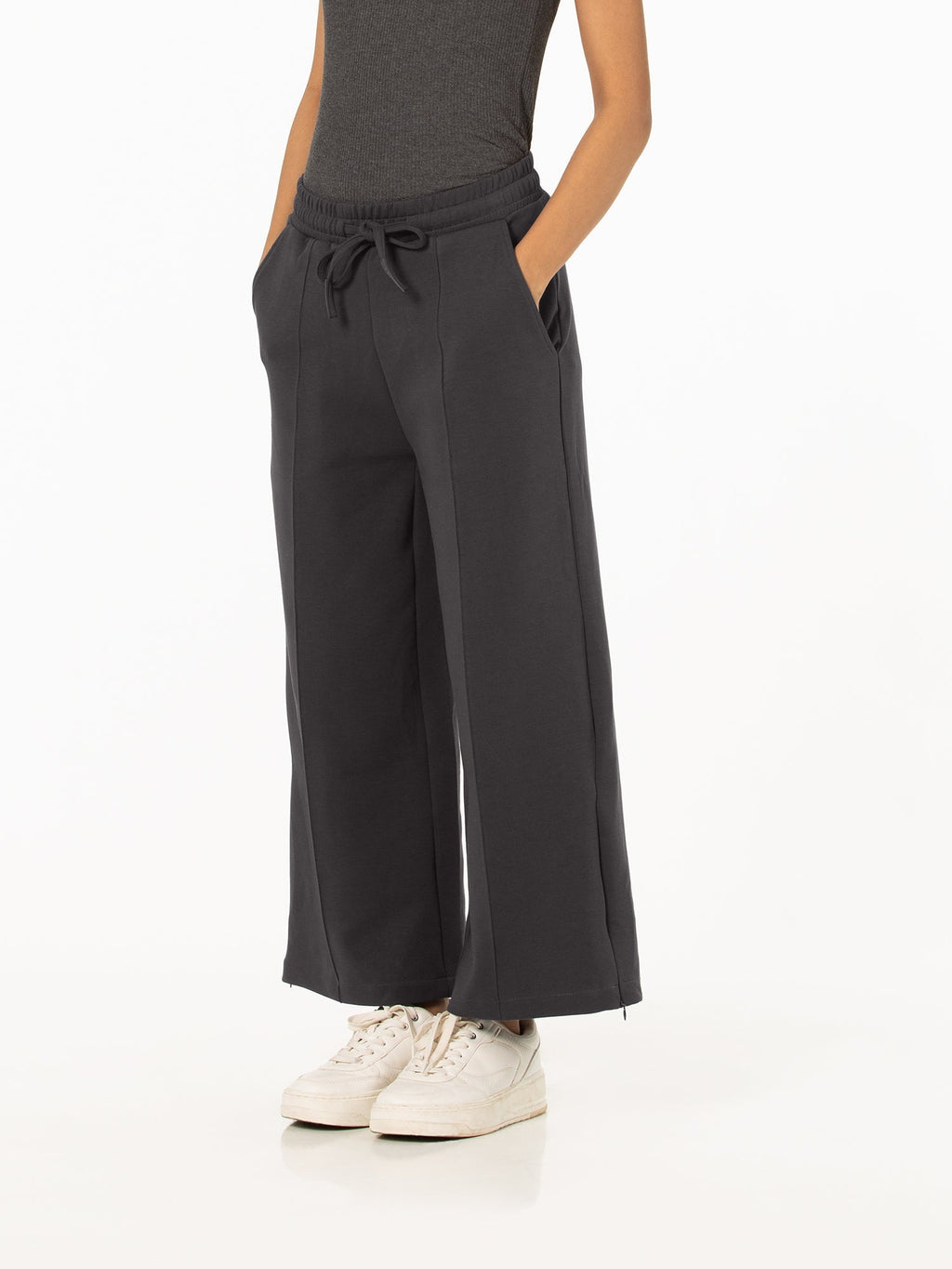 Wide-leg pants