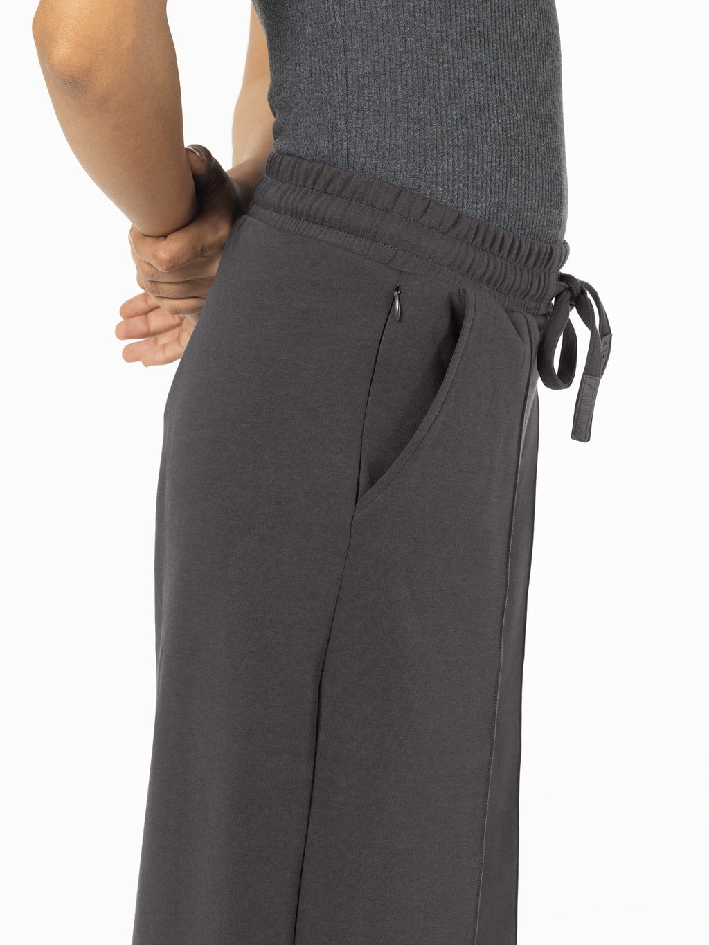 Wide-leg pants